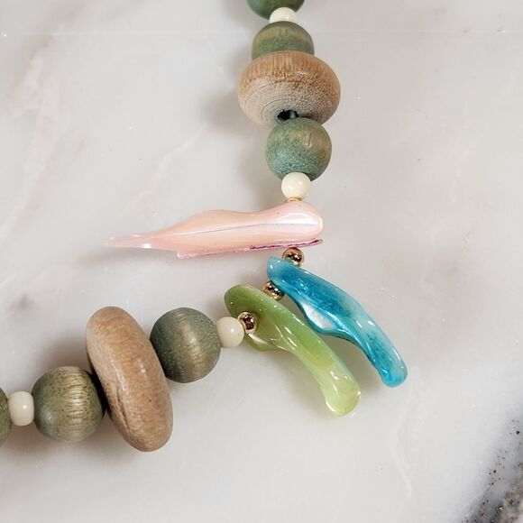 Vintage Shell & Wooden Necklace & Earring Set - Picture 7 of 9